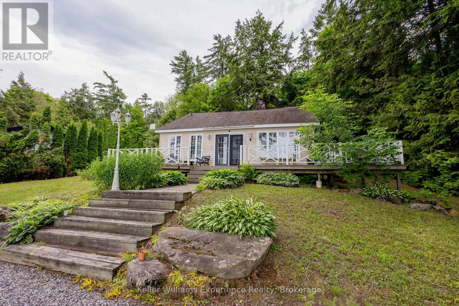 #2 1018 GEORGINA WAY - 4