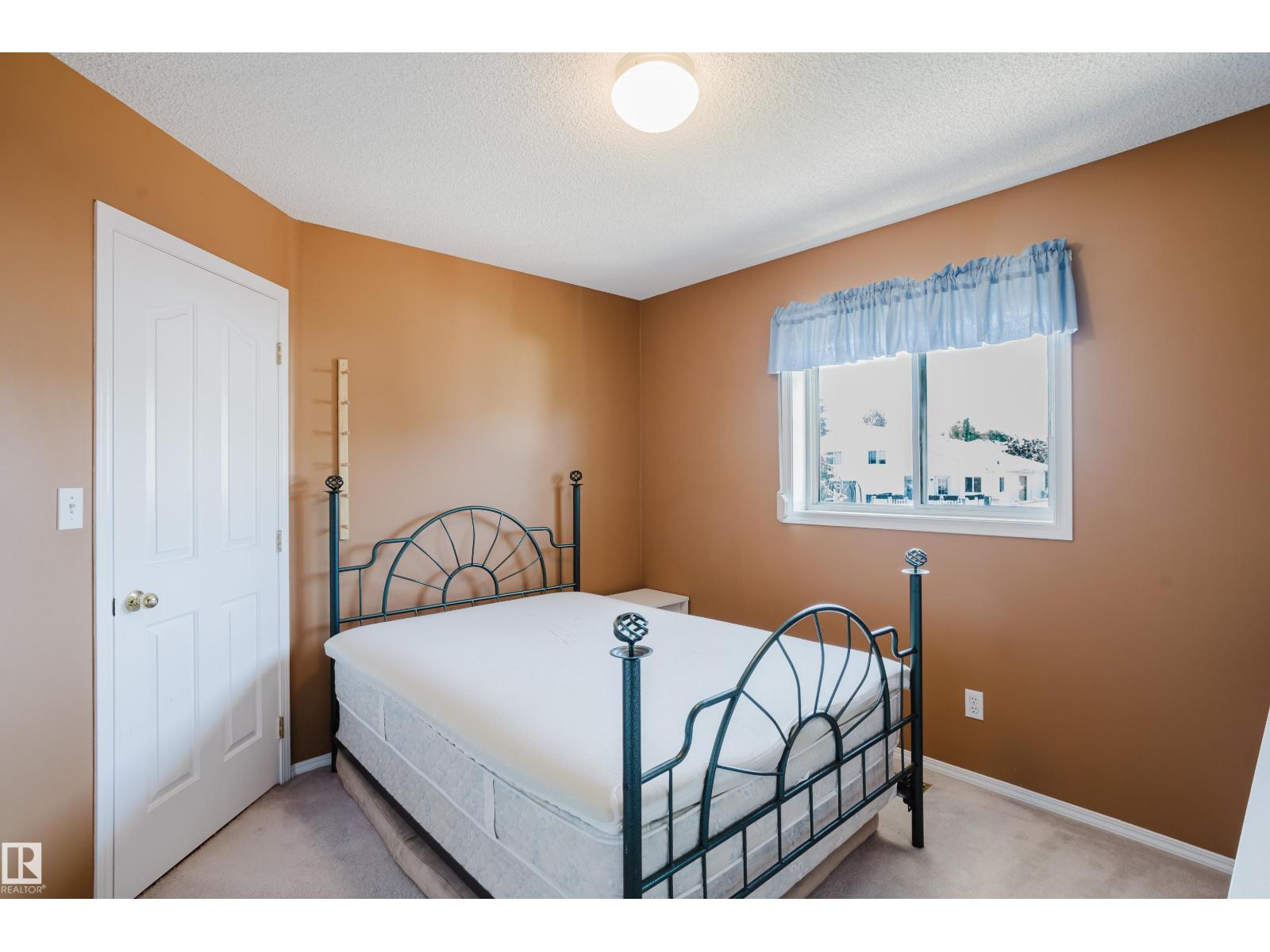 4203 12 AV NW - 32