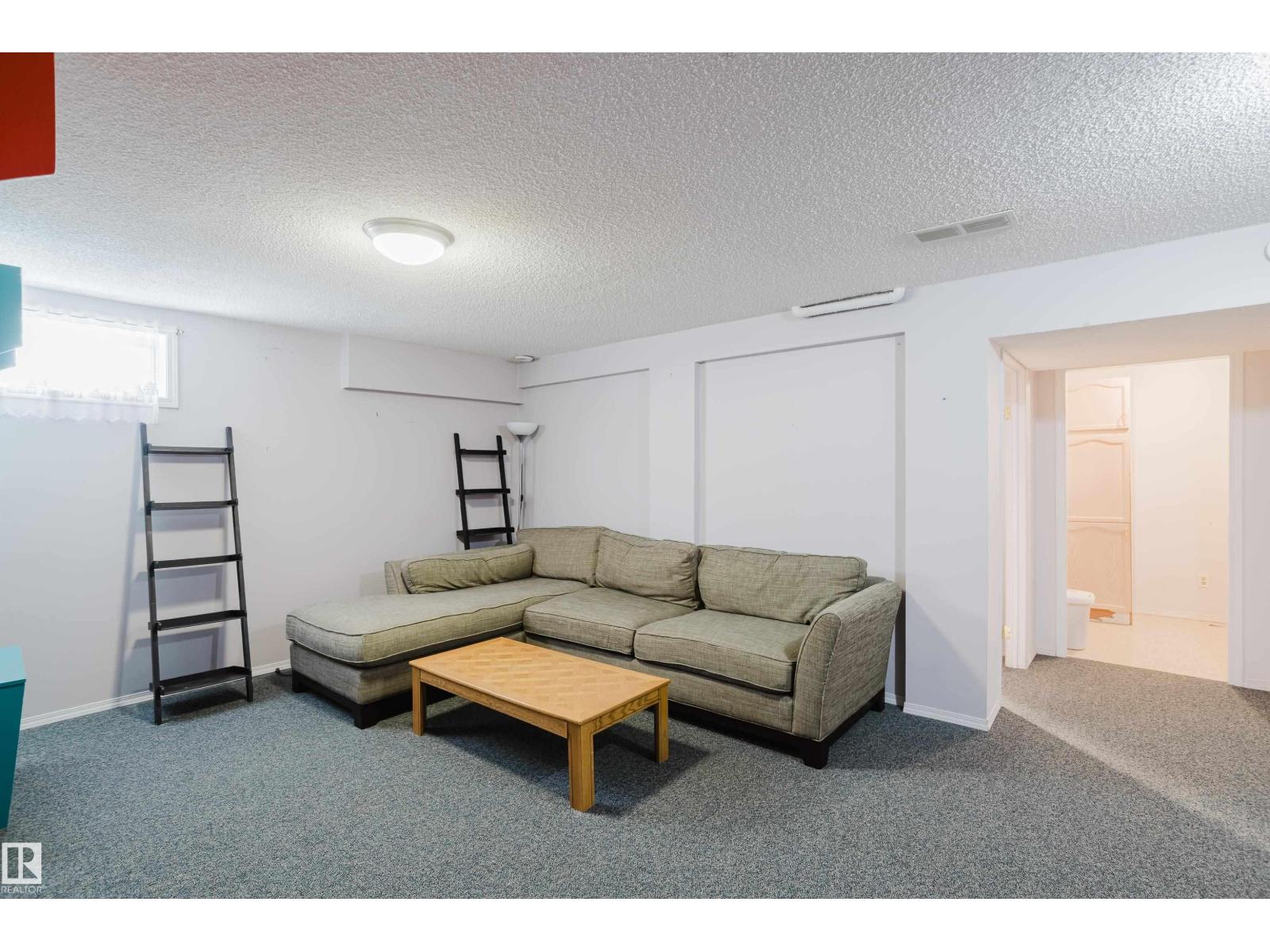 4203 12 AV NW - 34