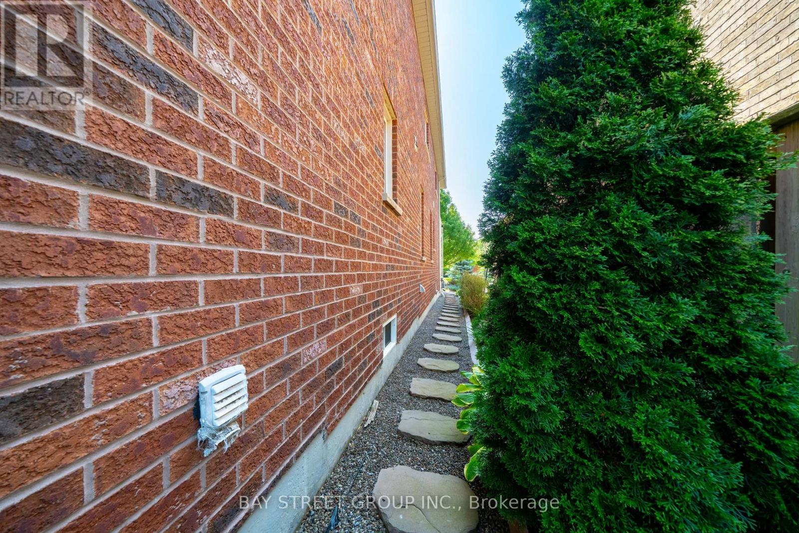 995 NELLIE LITTLE CRESCENT - Image 48