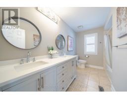 995 Nellie Little Crescent, Newmarket, ON L3X3E6 Photo 30