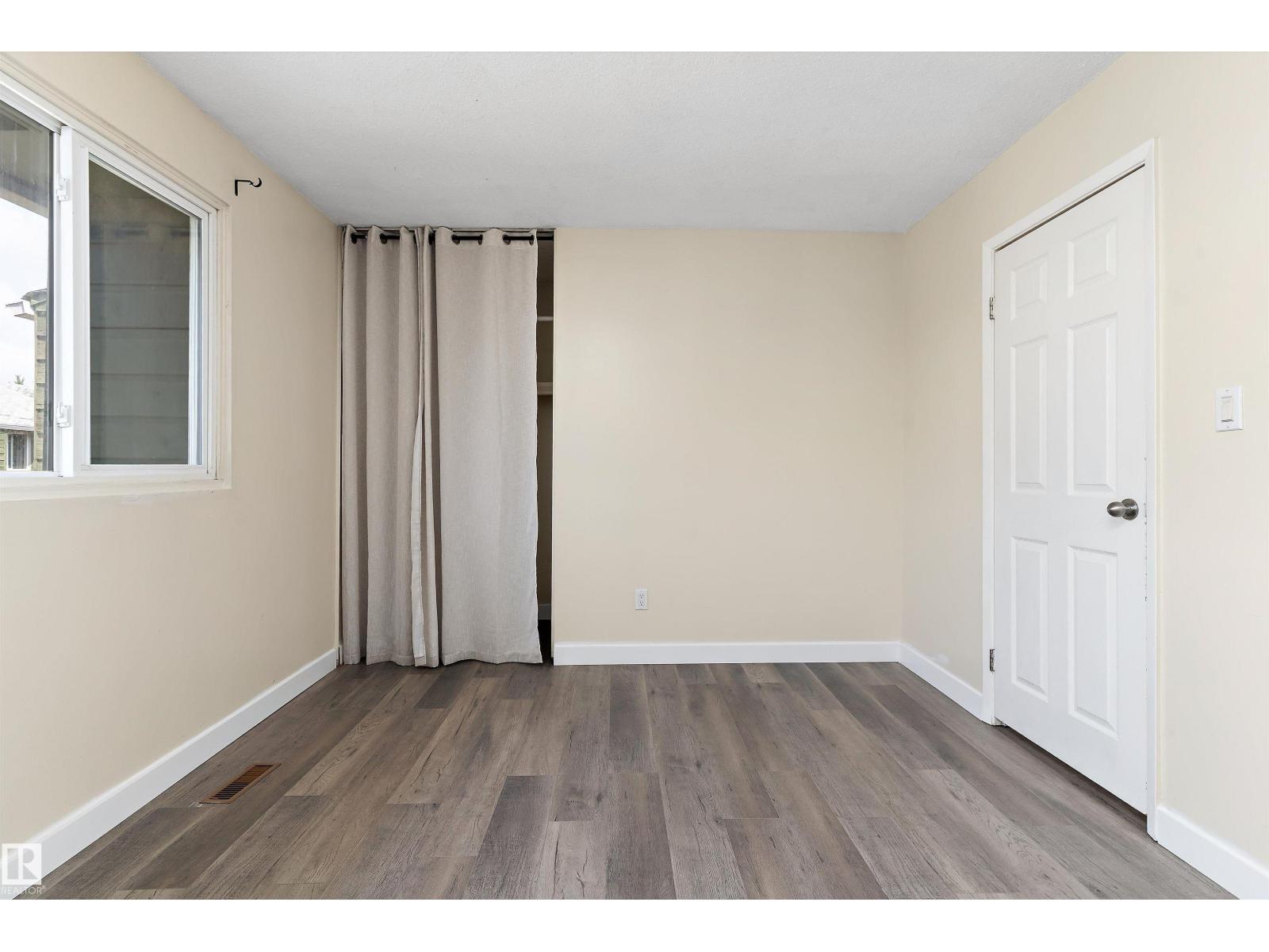 899 Abbotsfield RD NW NW - 16