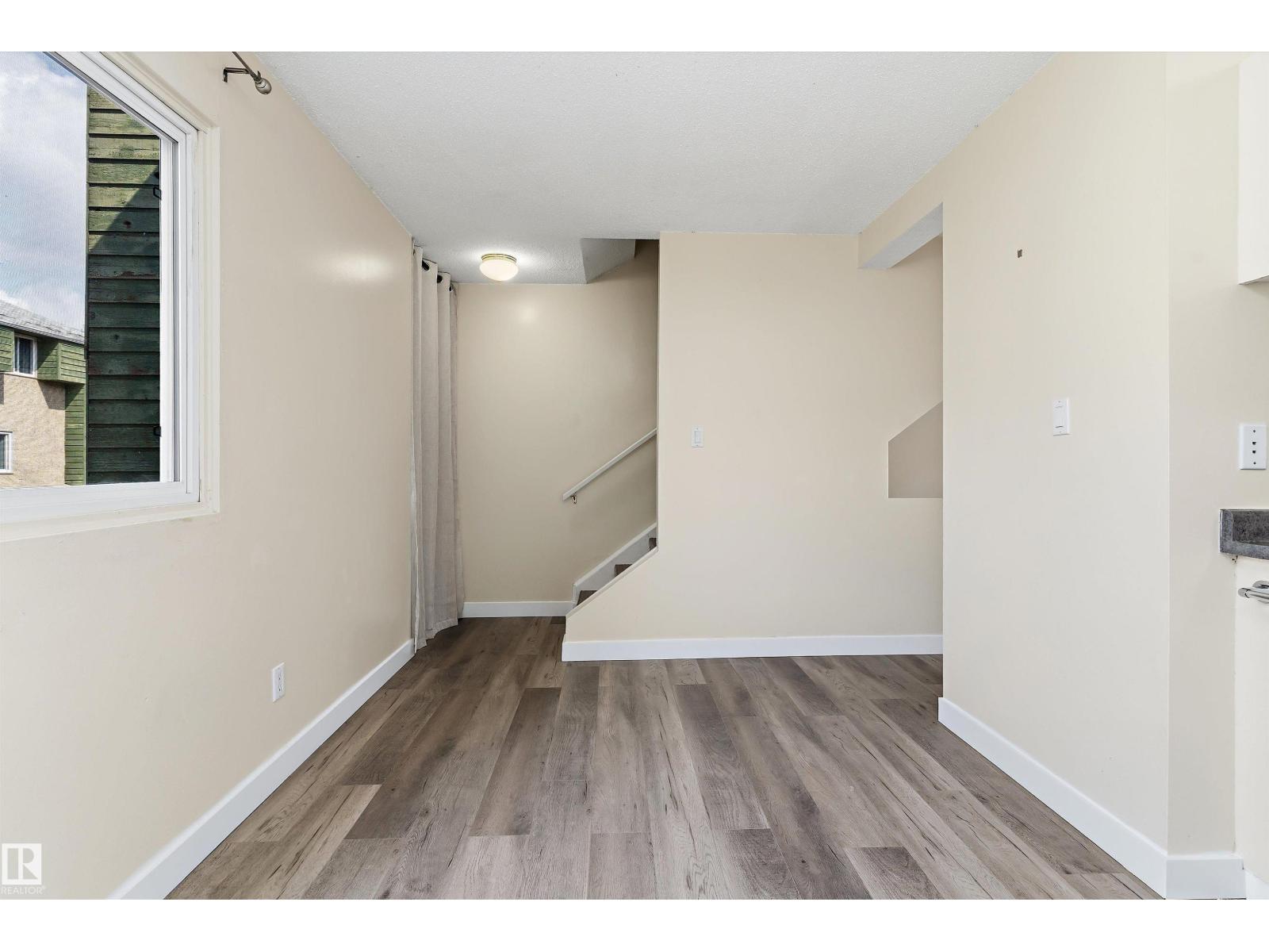 899 Abbotsfield RD NW NW - 15