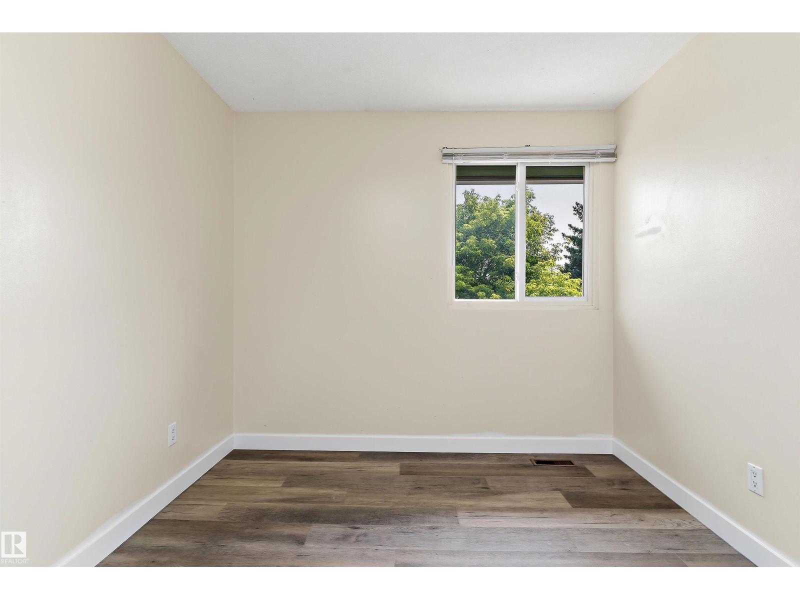 899 Abbotsfield RD NW NW - 22