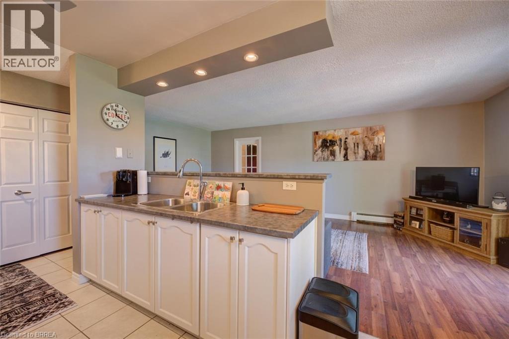 #18 608 GREY Street - 18