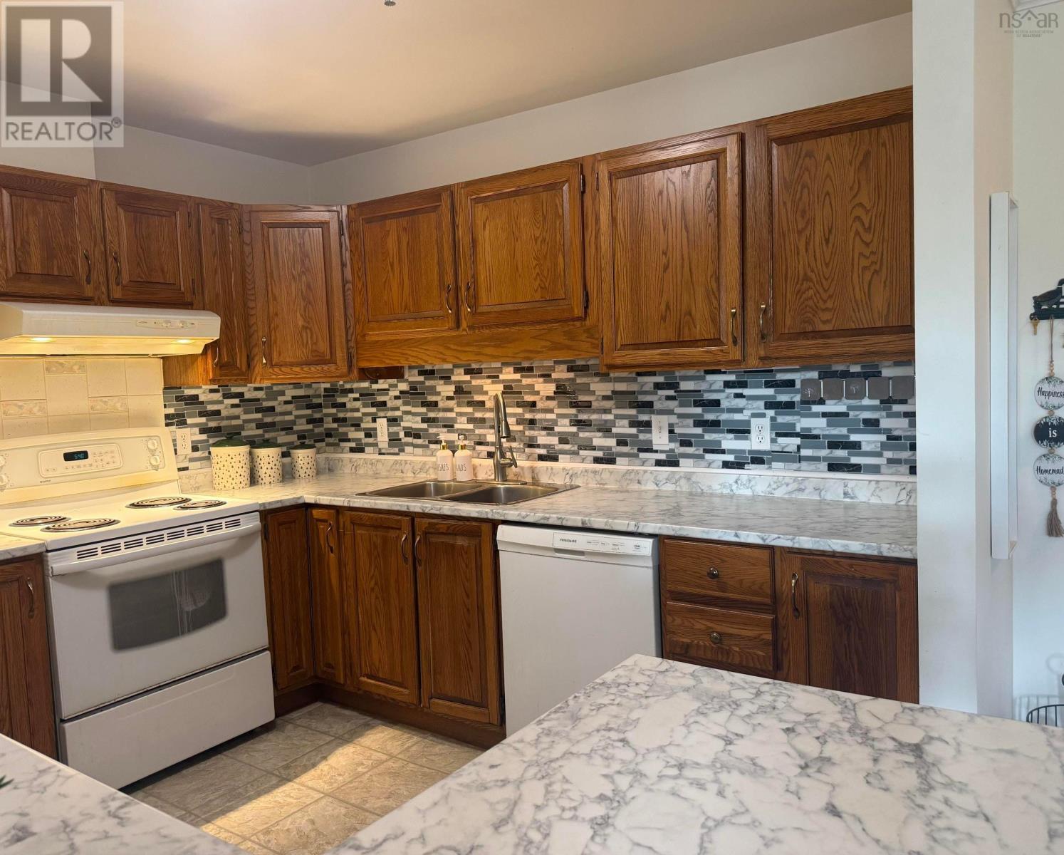 #410 64 Cumberland Drive - 20