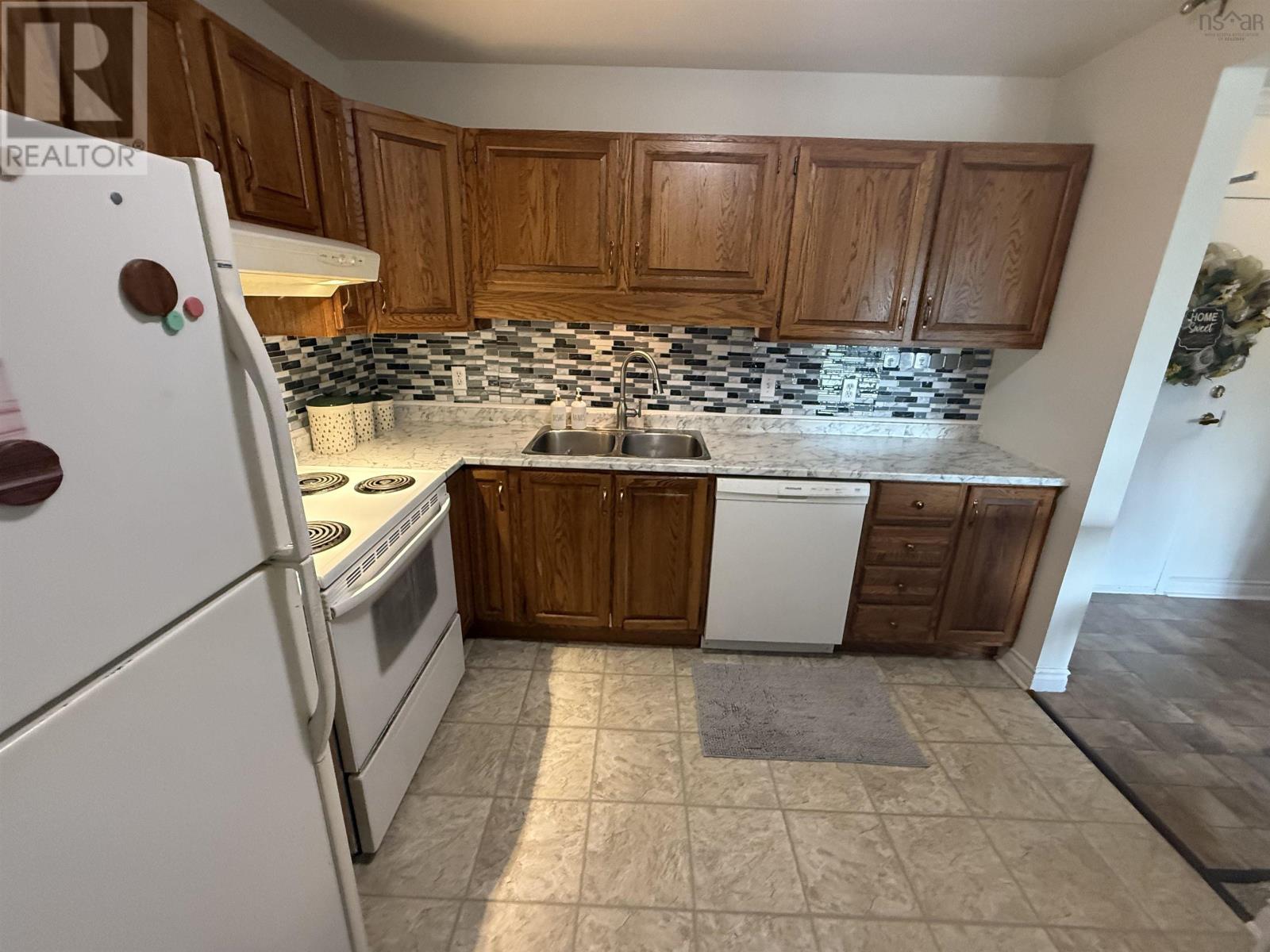 #410 64 Cumberland Drive - 21