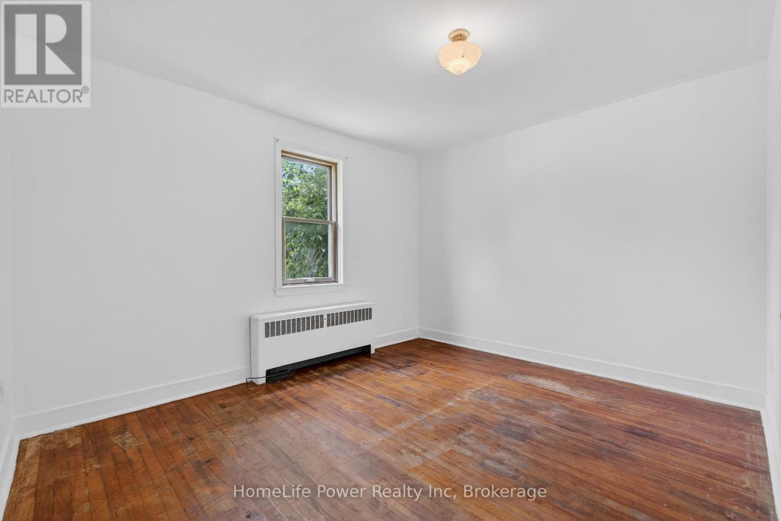 32 DUNLOP STREET - 31