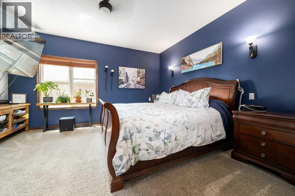 210 Vista Close SE — photo 16