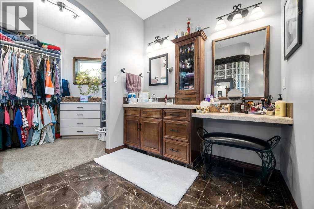 210 Vista Close SE — photo 18