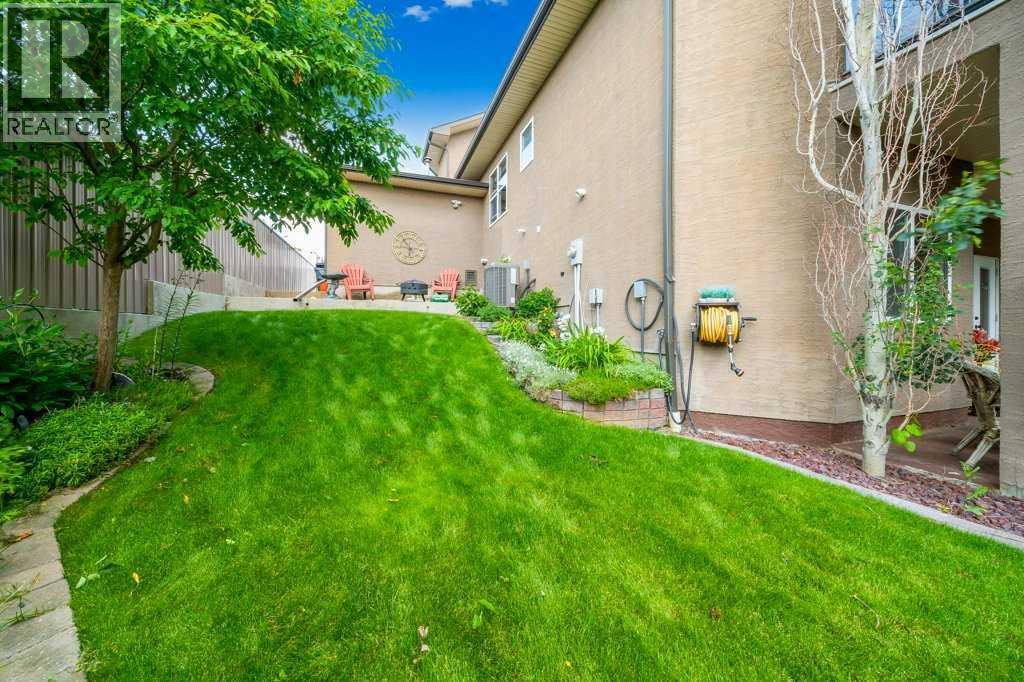 210 Vista Close SE — photo 48