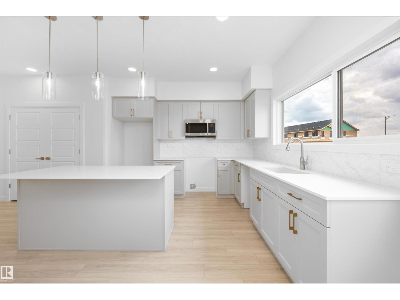 18709 18A AV NW - 18