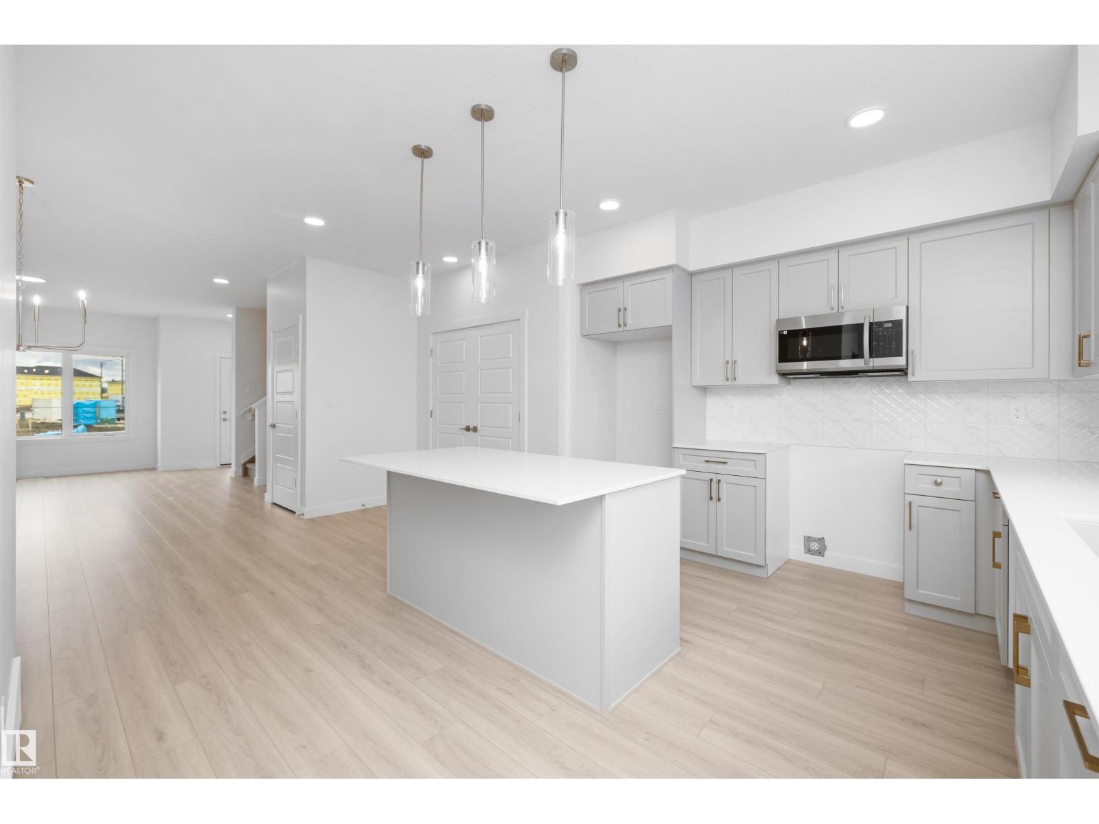 18709 18A AV NW - 17