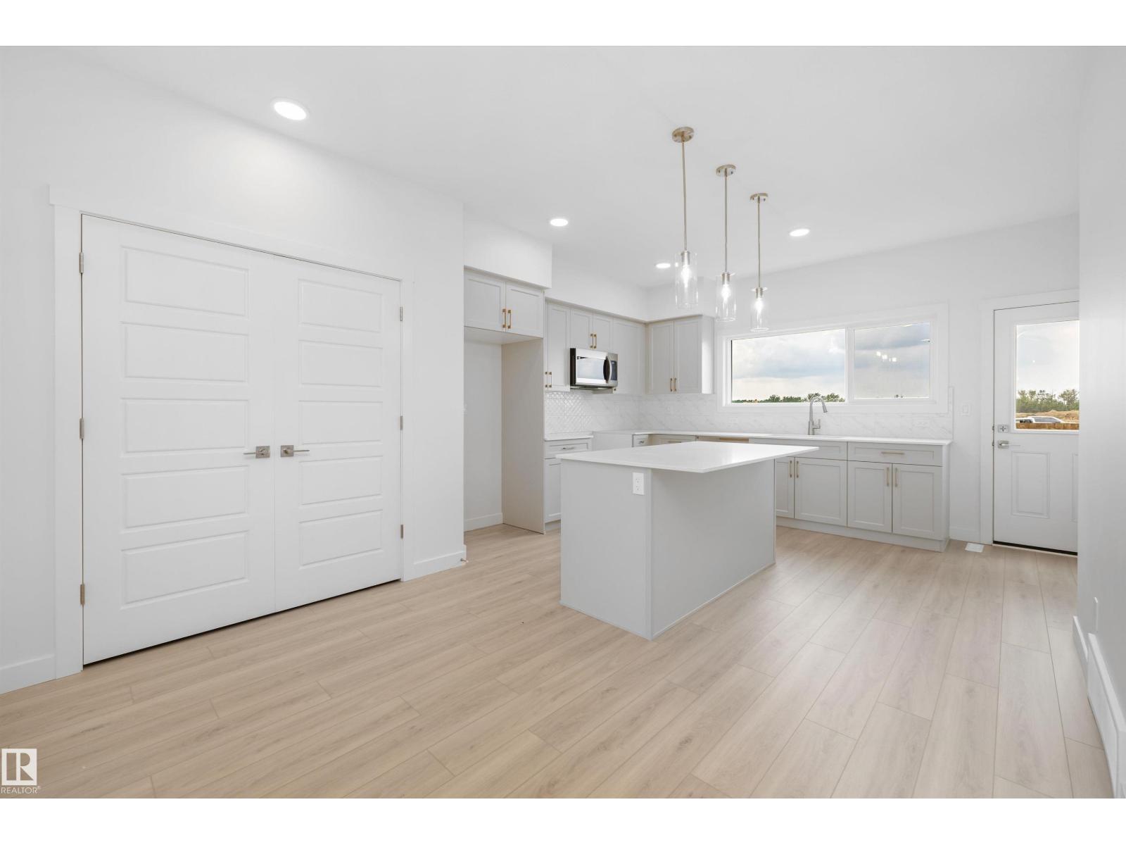 18709 18A AV NW - 12
