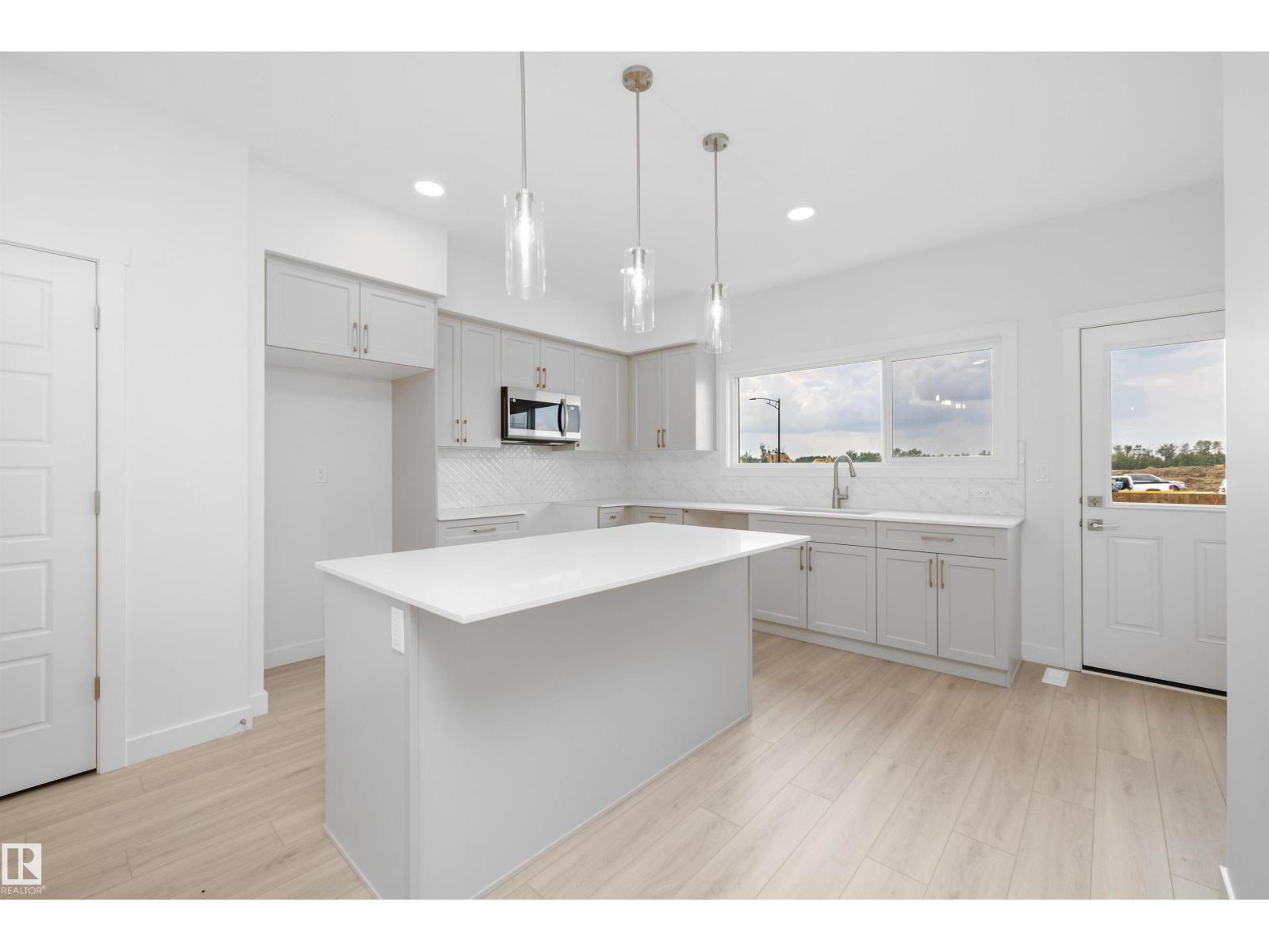 18709 18A AV NW - 13