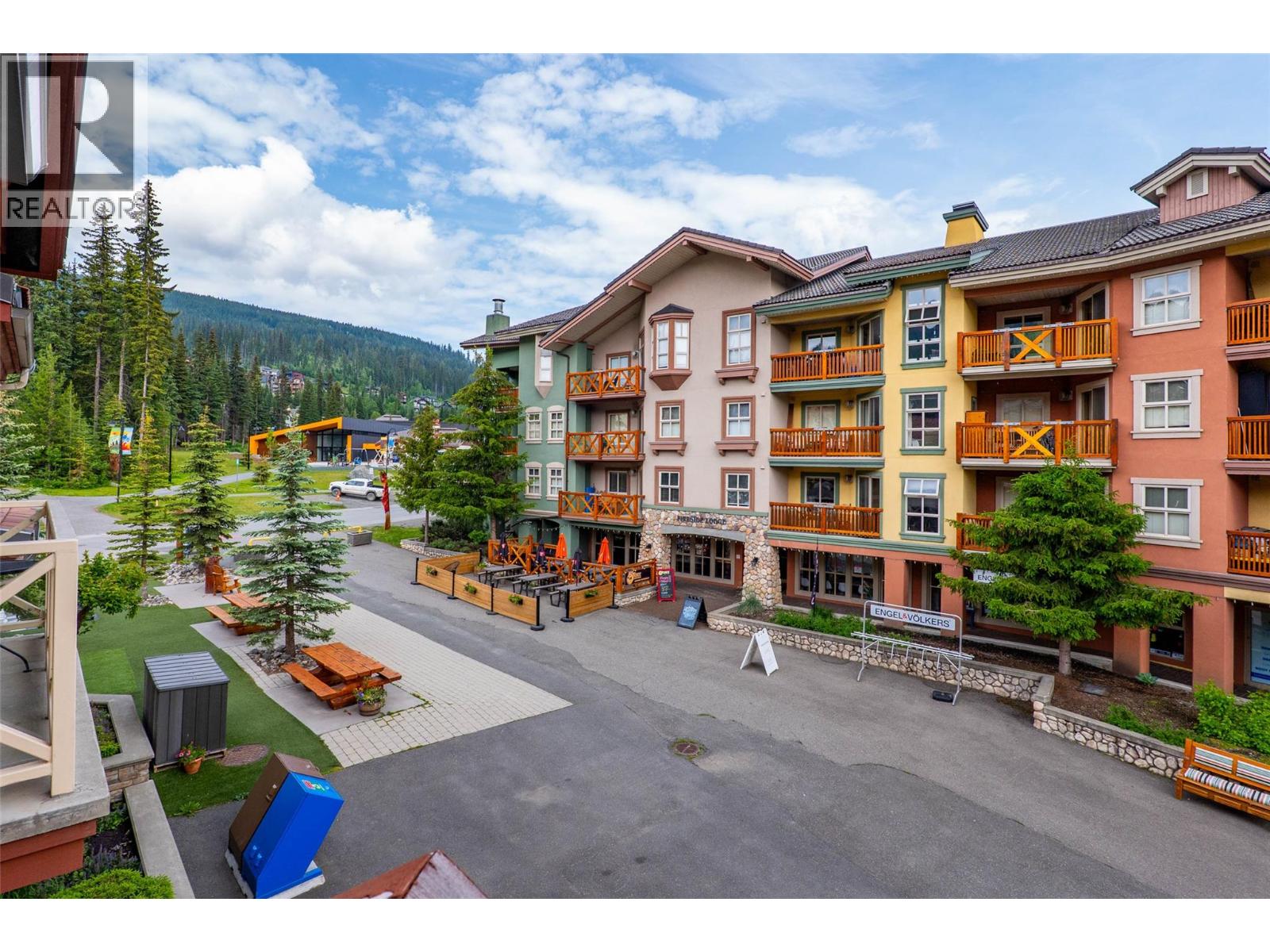 #1315A 3250 Village Way - 19