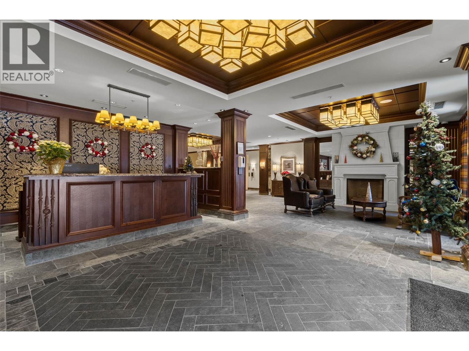 #1315A 3250 Village Way - 25