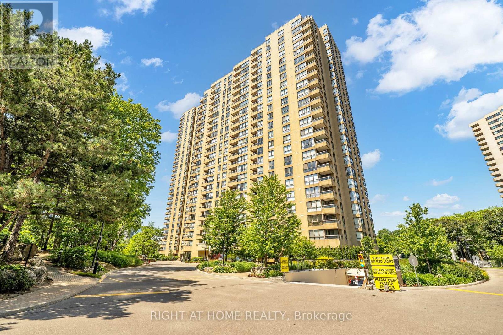 #1801 1 CONCORDE PLACE - 2