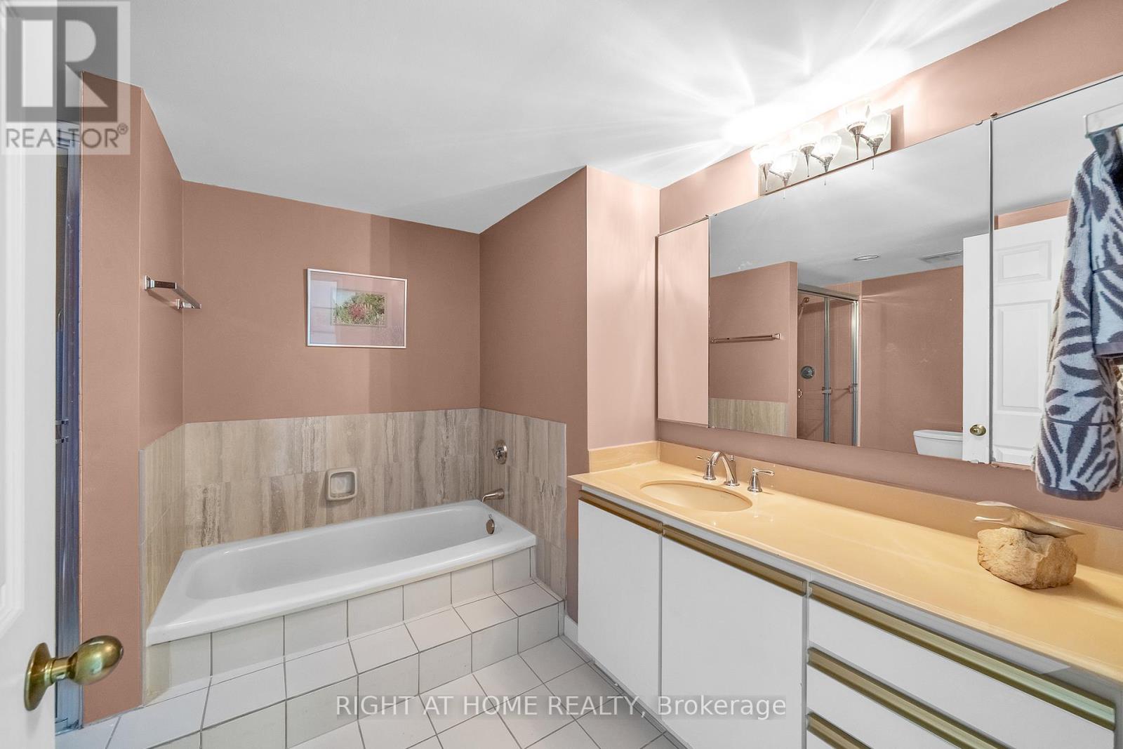 #1801 1 CONCORDE PLACE - 22