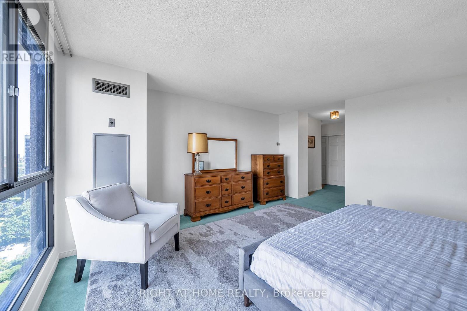 #1801 1 CONCORDE PLACE - 25