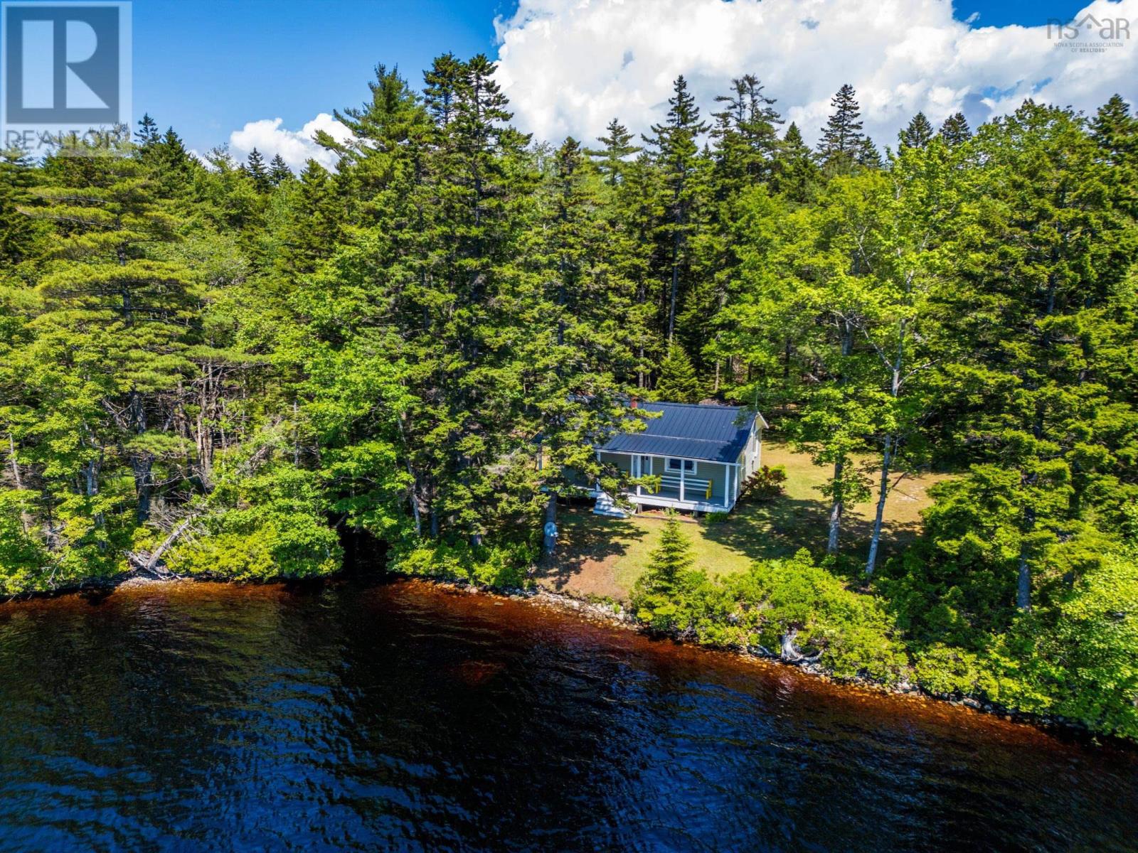 Property photo of 39 Boarsback Lake Road