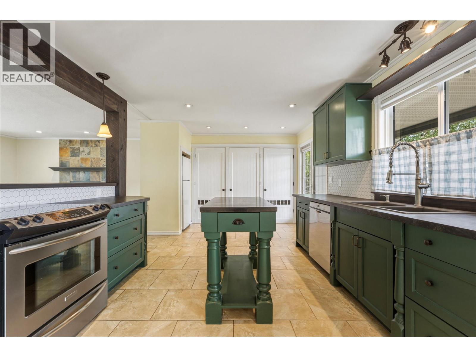 6864 Bryden Road - 15