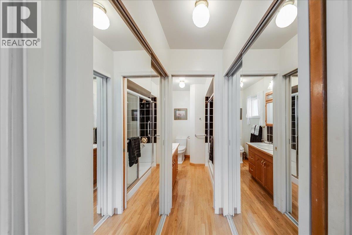 945 Thackeray Street - 17
