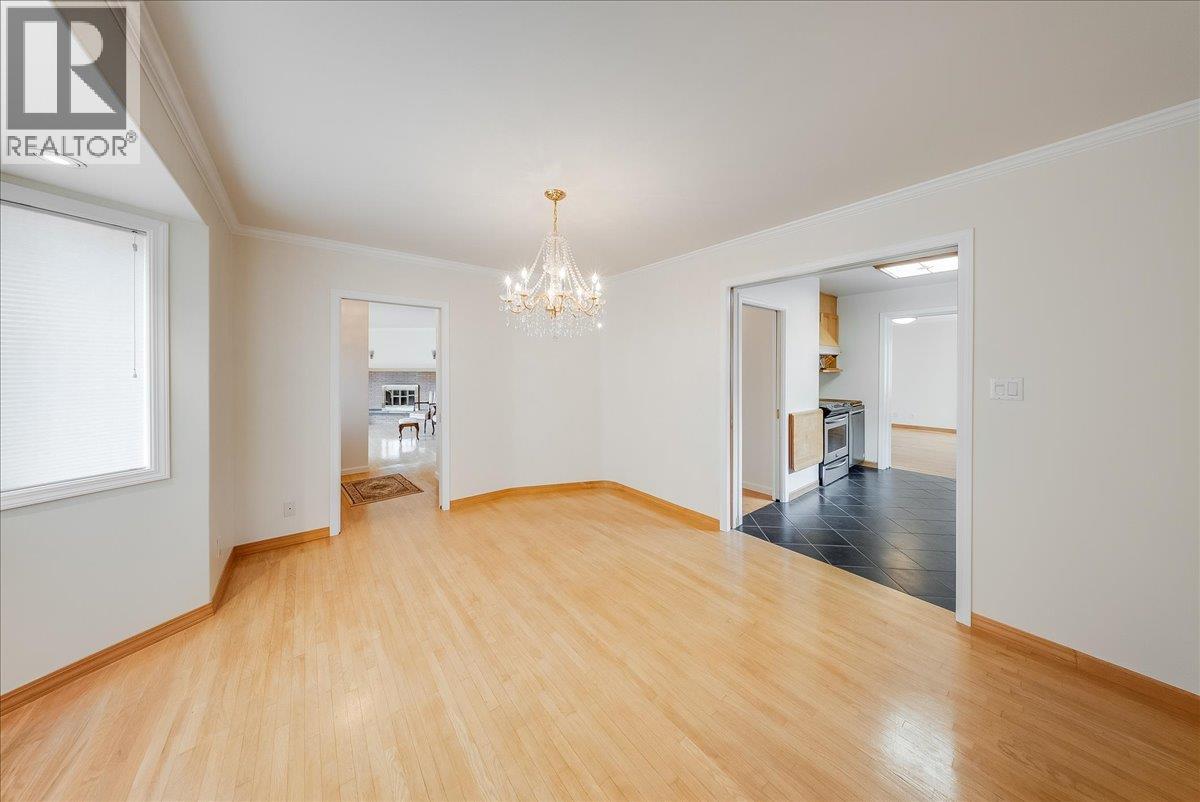 945 Thackeray Street - 4