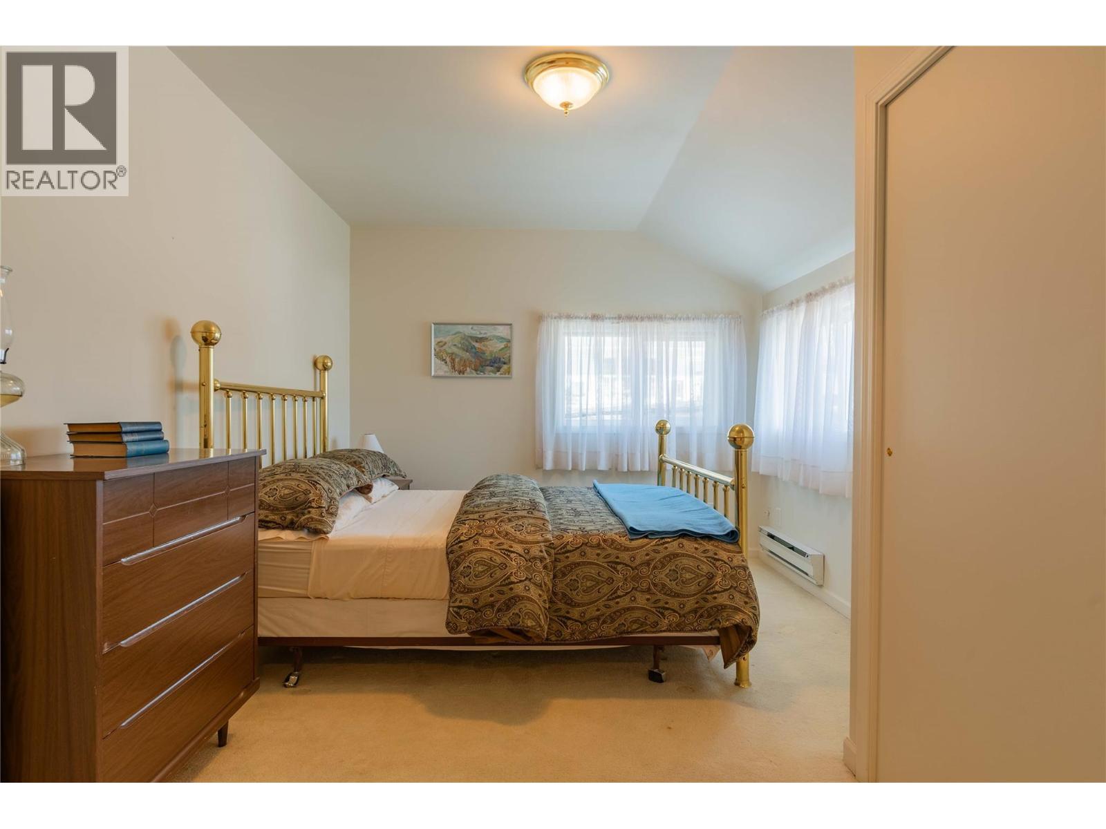 945 Thackeray Street - 26