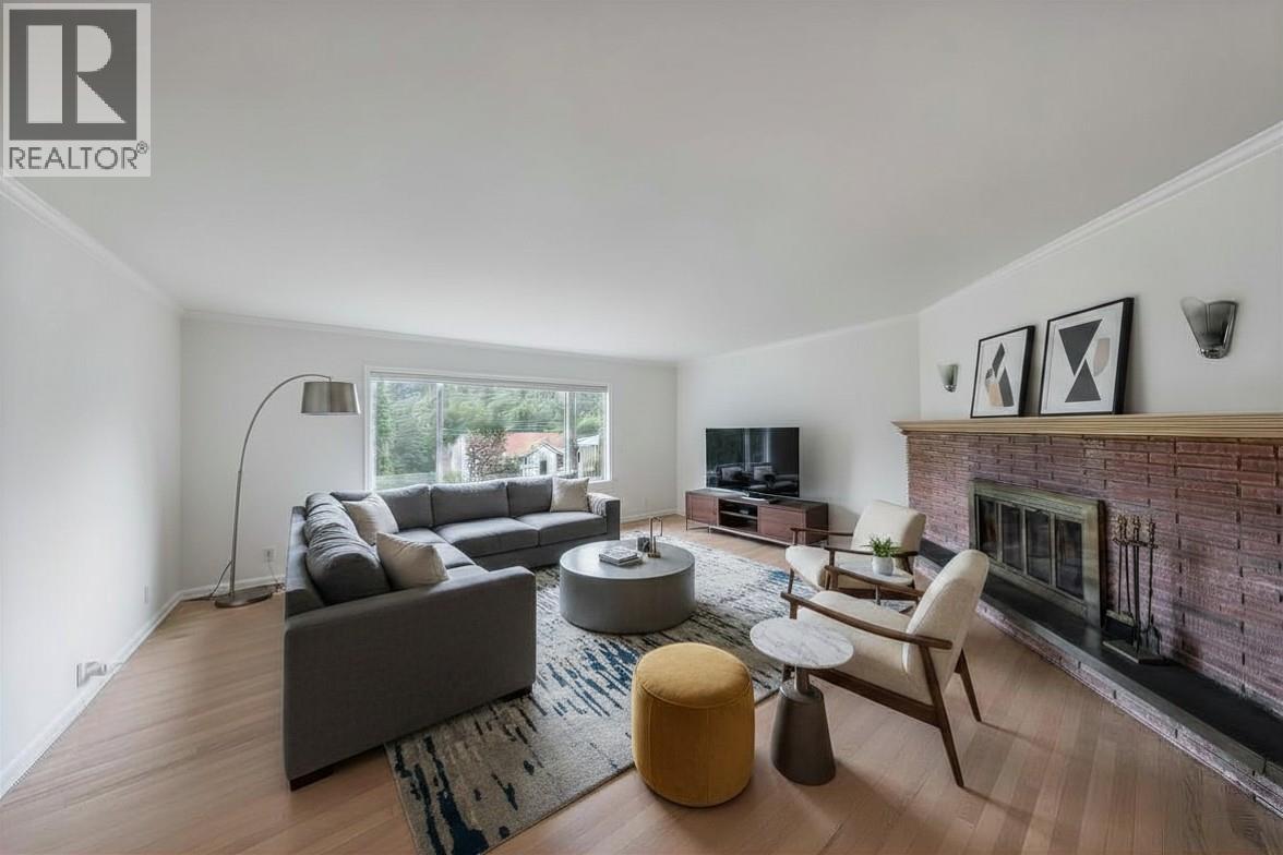945 Thackeray Street - 12