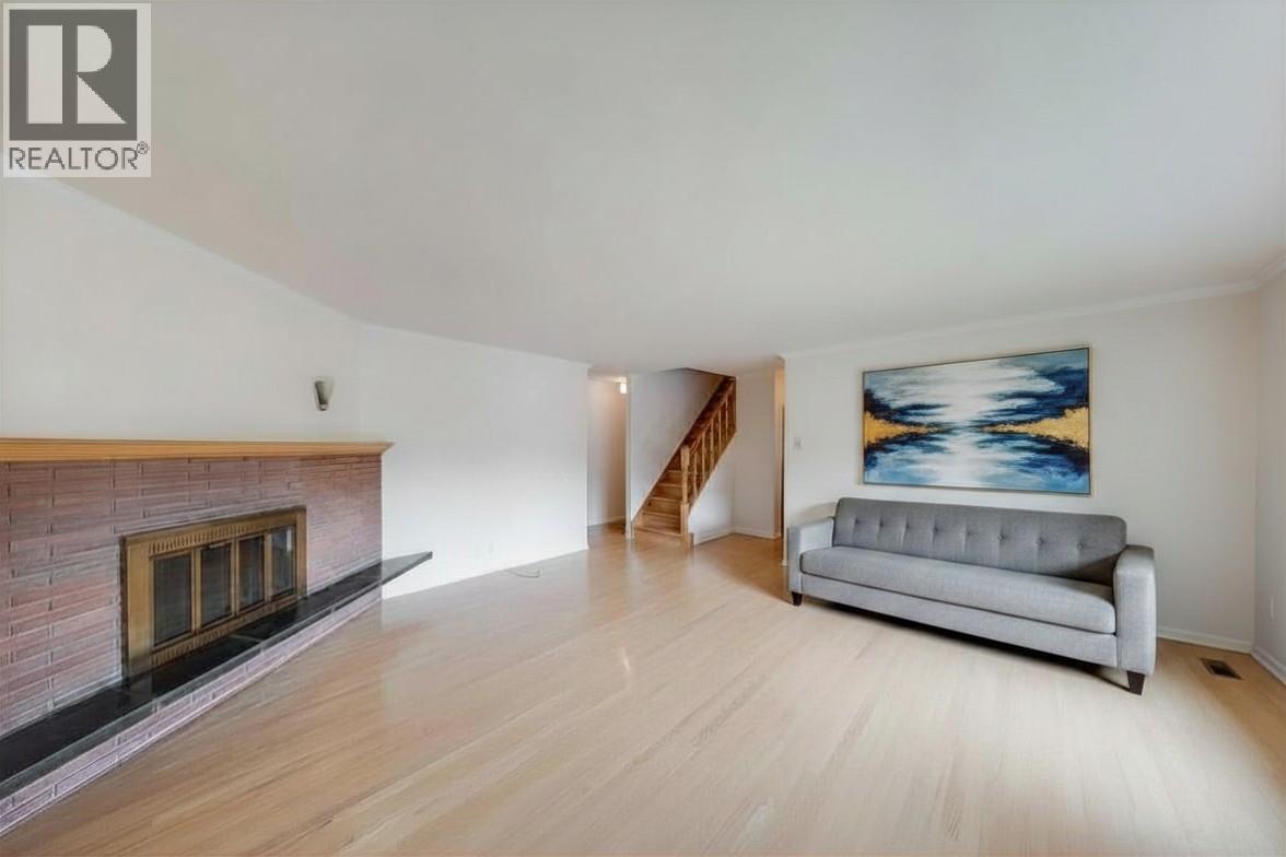 945 Thackeray Street - 13