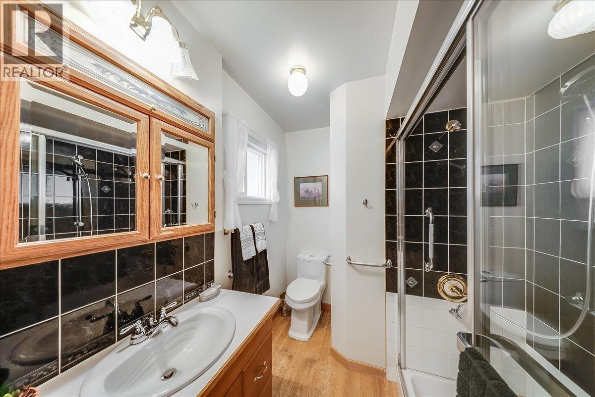 945 Thackeray Street - 15