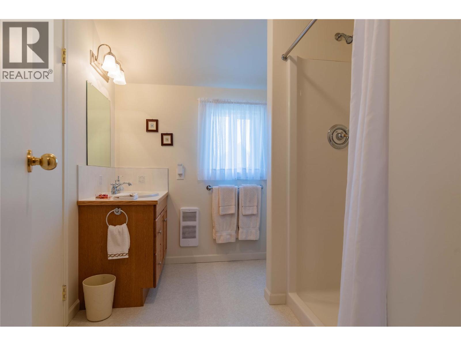 945 Thackeray Street - 37