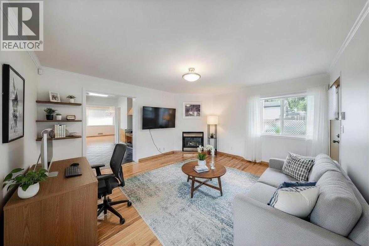 945 Thackeray Street - 9