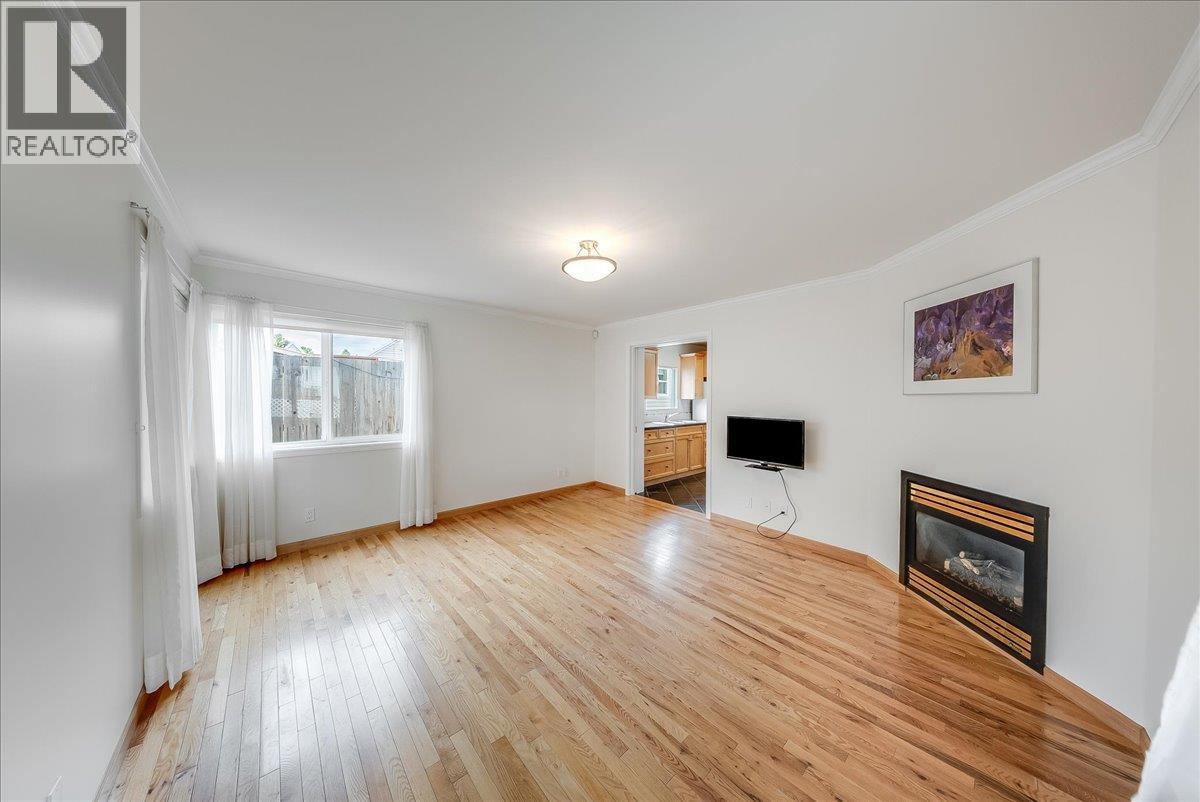 945 Thackeray Street - 11