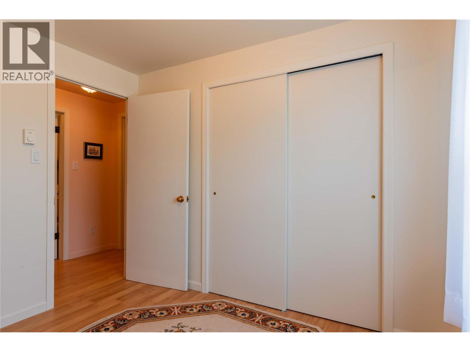 945 Thackeray Street - 24