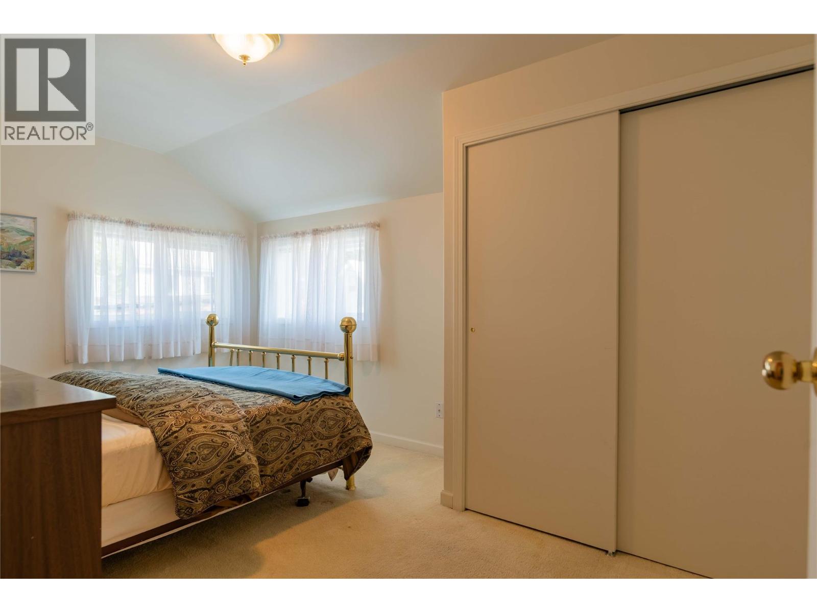 945 Thackeray Street - 25