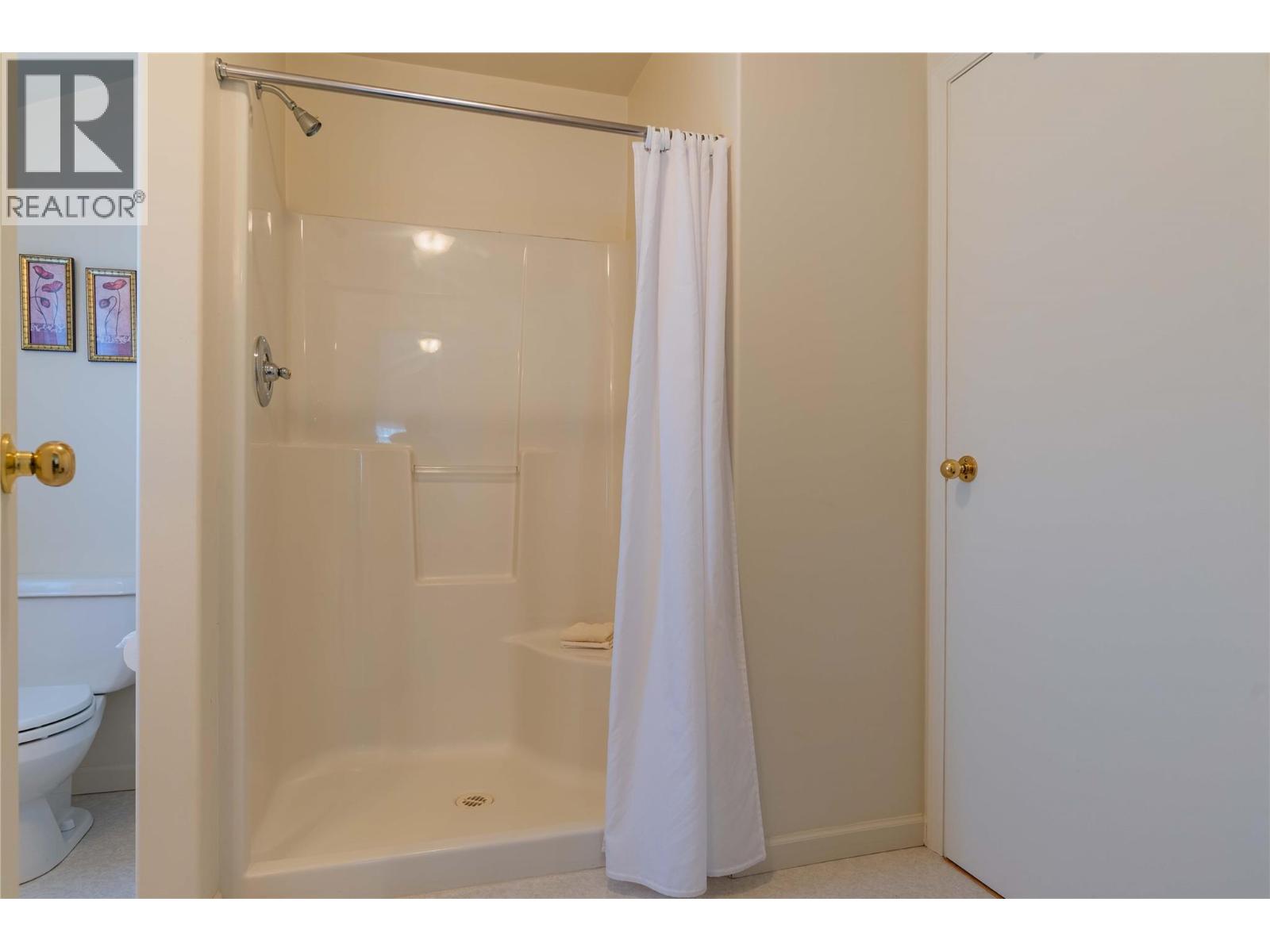 945 Thackeray Street - 38
