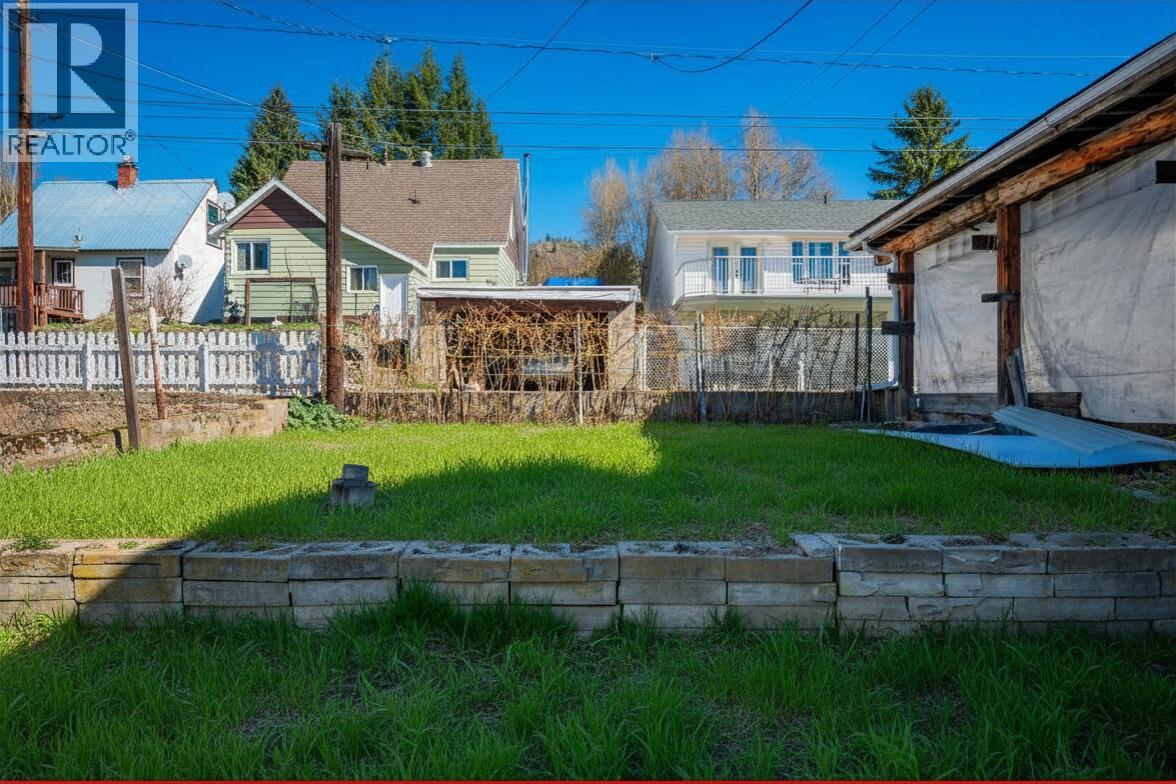 945 Thackeray Street - 54