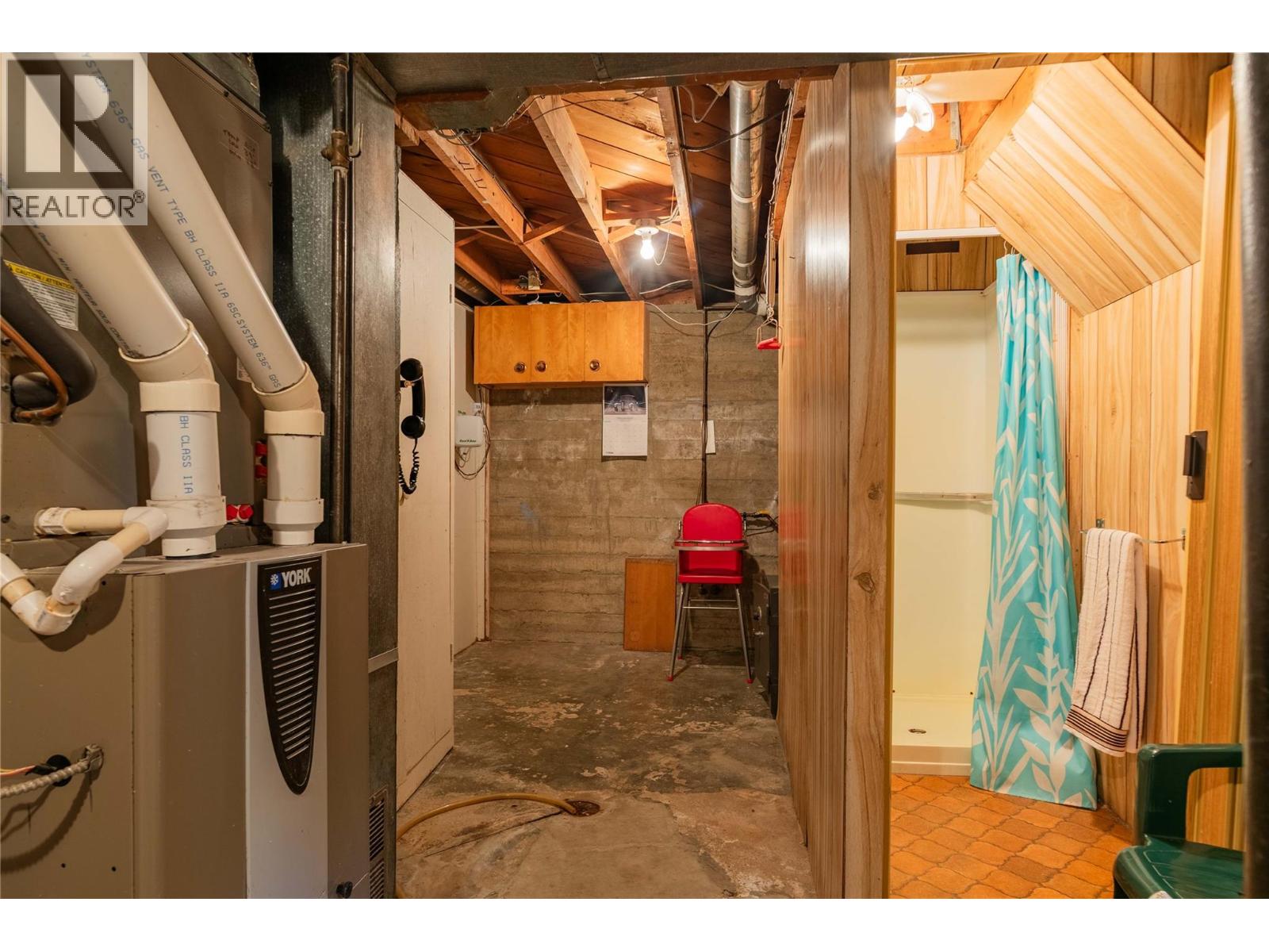 945 Thackeray Street - 47