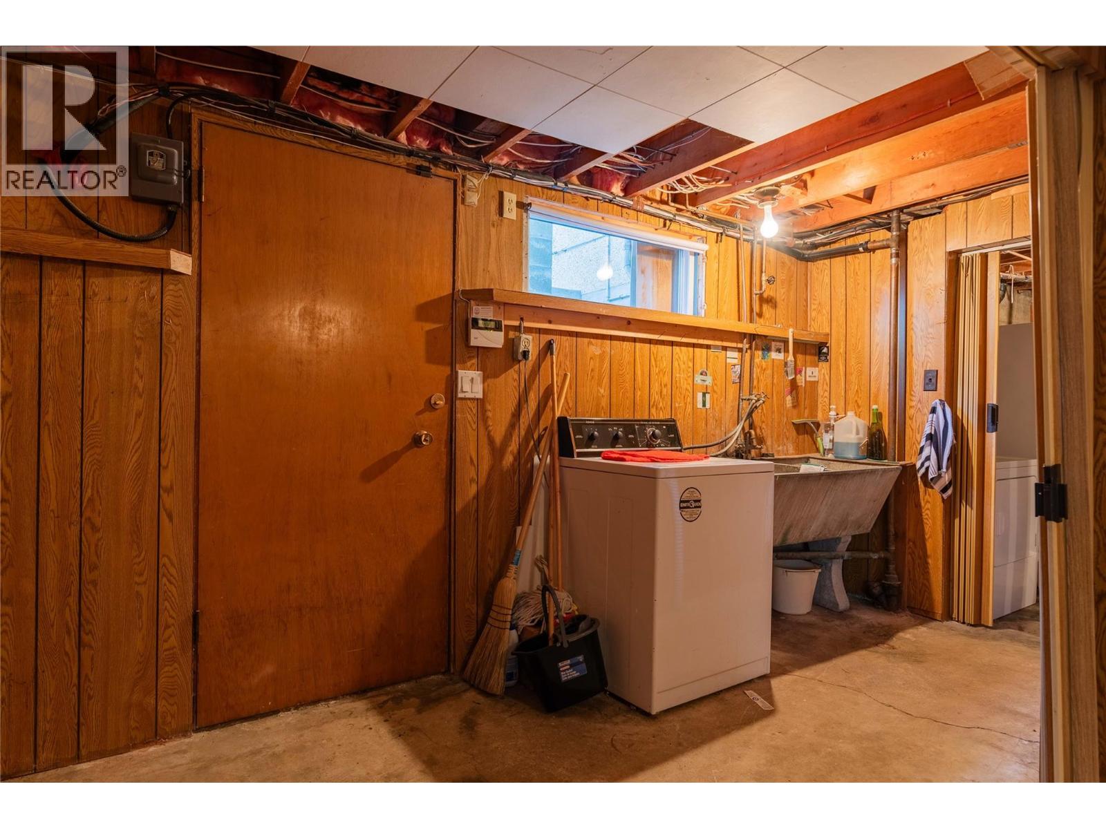 945 Thackeray Street - 42