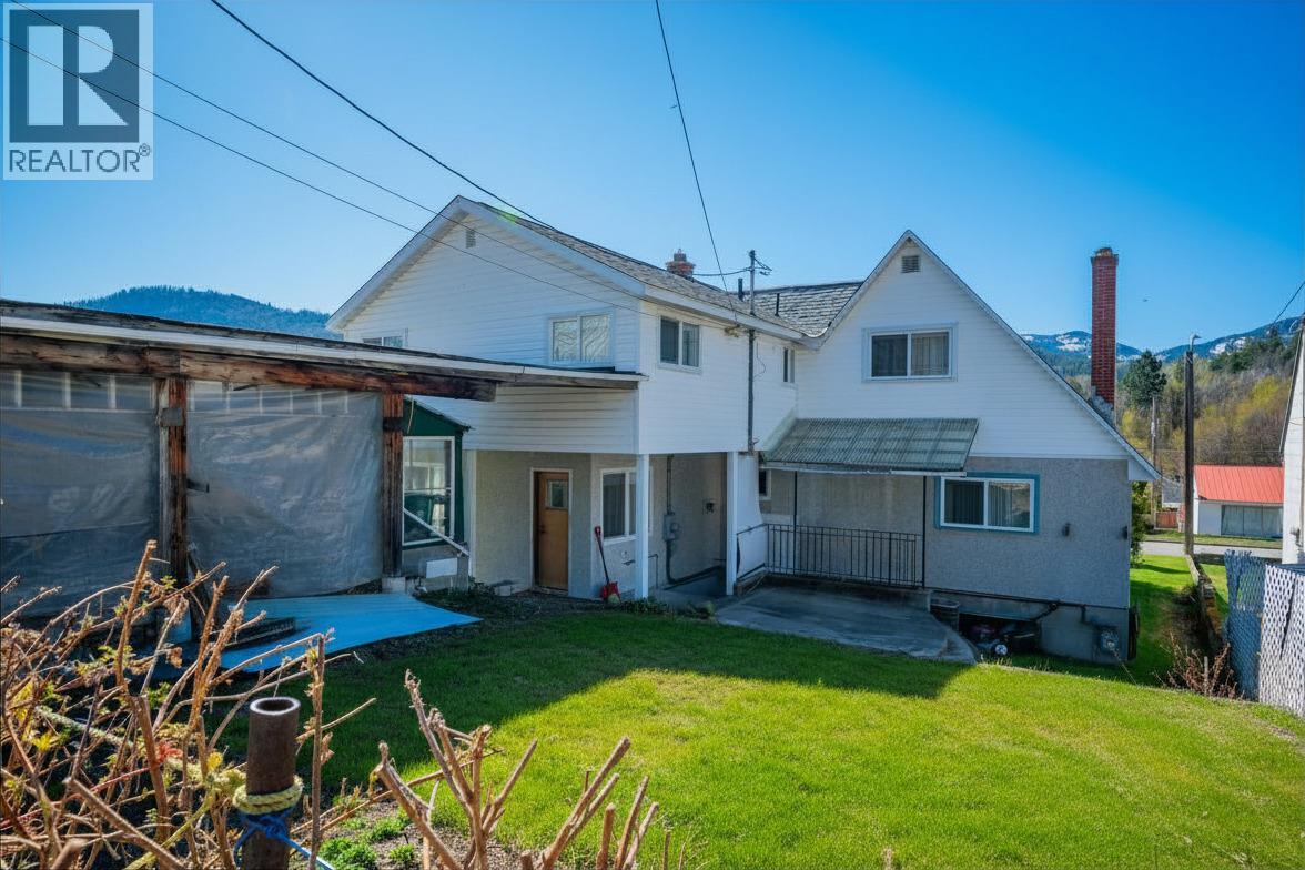 945 Thackeray Street - 55