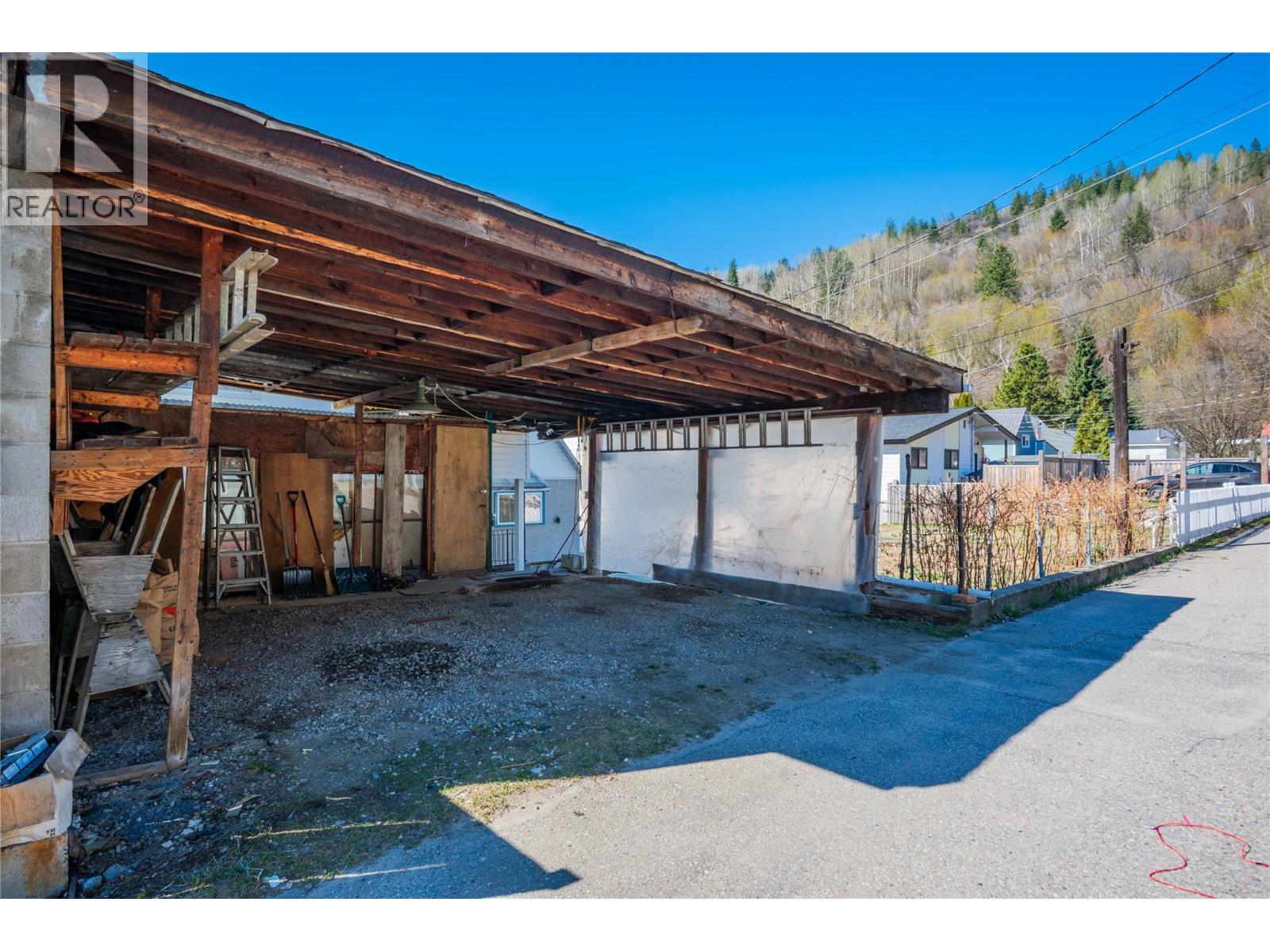 945 Thackeray Street - 61
