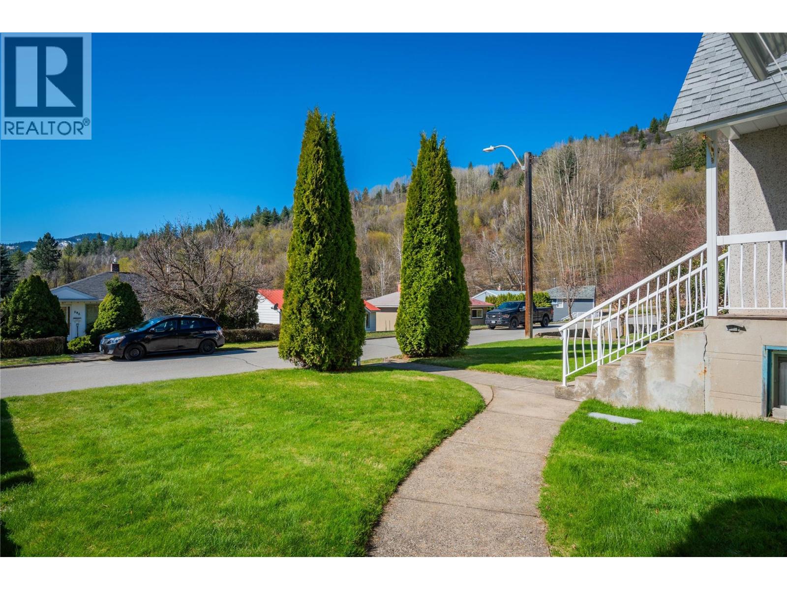 945 Thackeray Street - 58