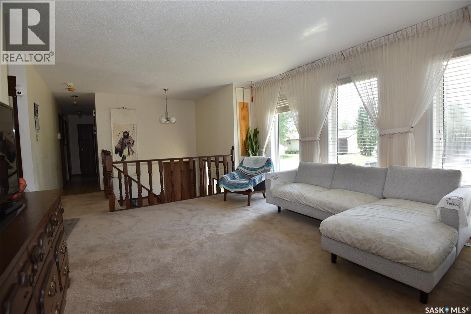 309 Watson CRESCENT - 5