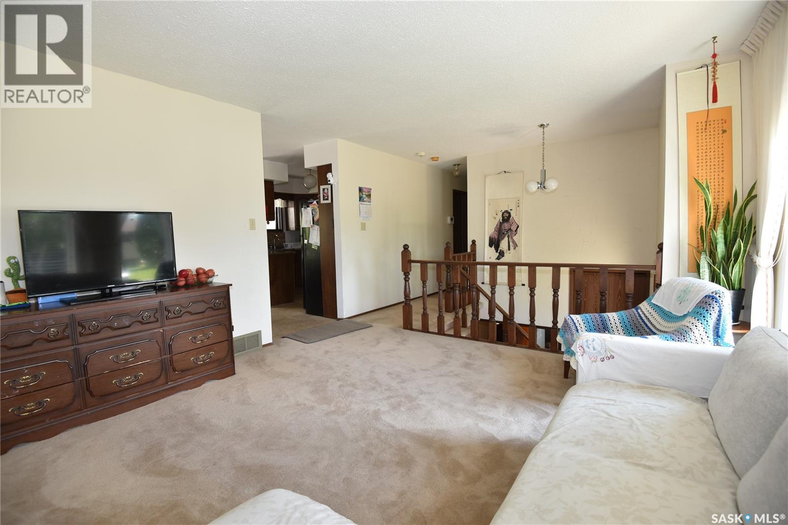 309 Watson CRESCENT - 6