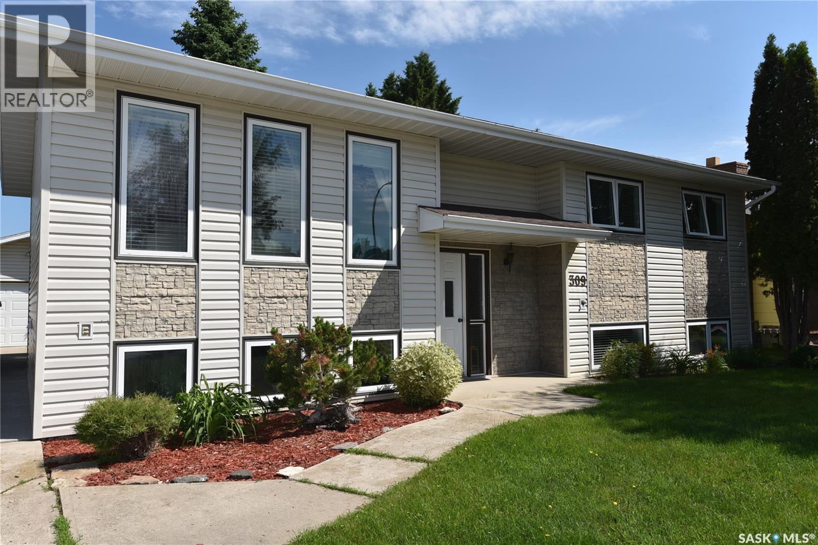 309 Watson CRESCENT - 2