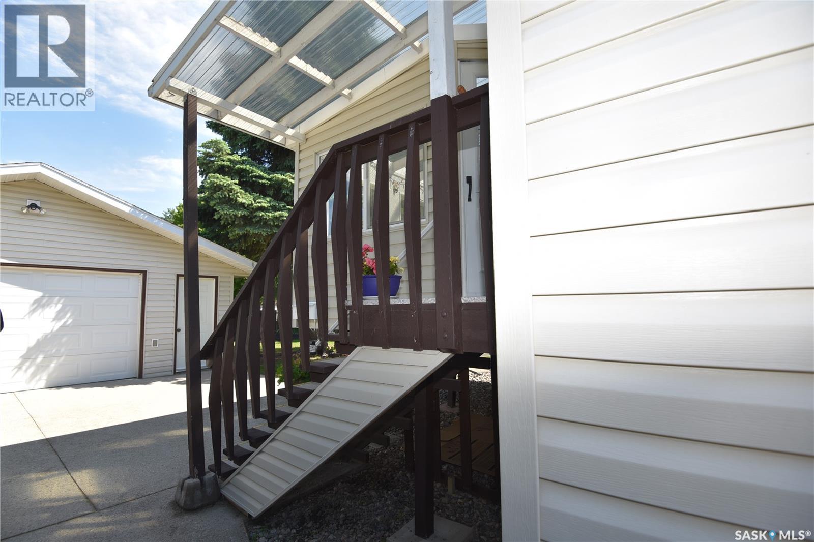 309 Watson CRESCENT - 40