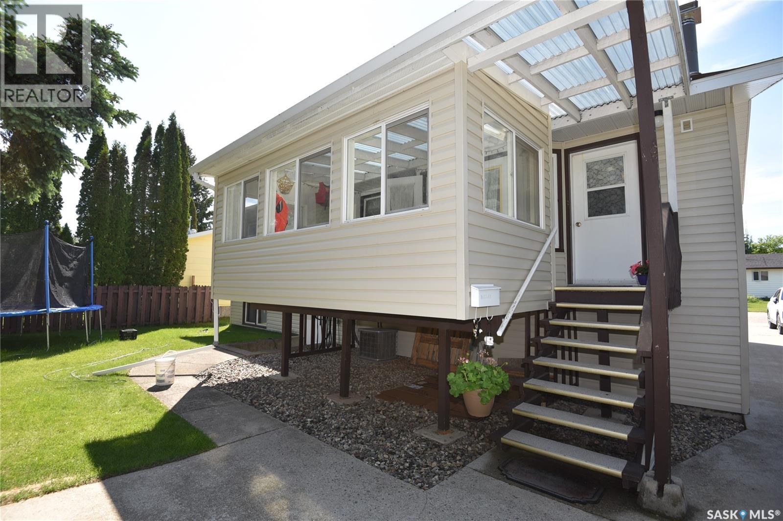 309 Watson CRESCENT - 35