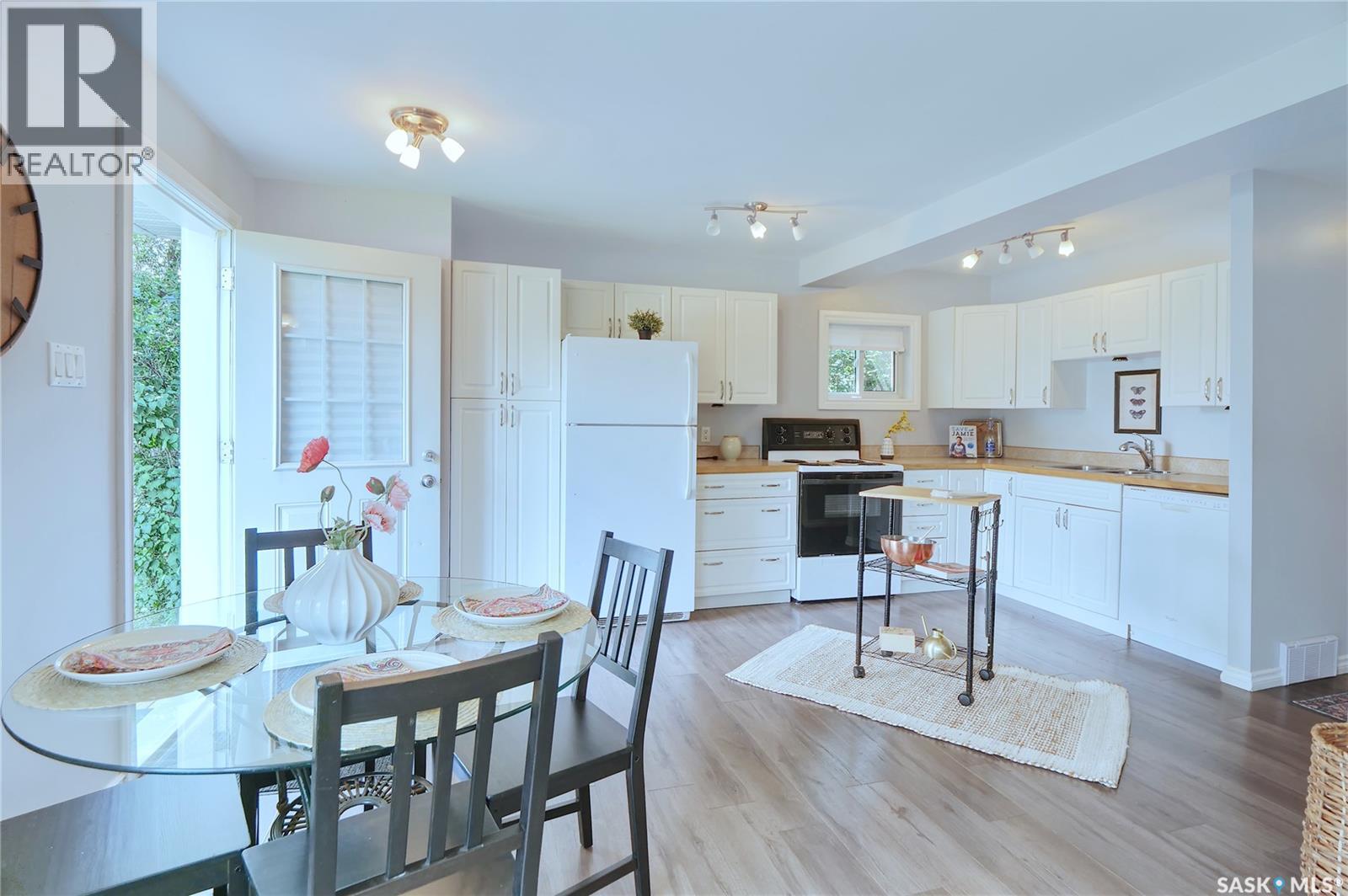 568 Athabasca STREET E - photo 3